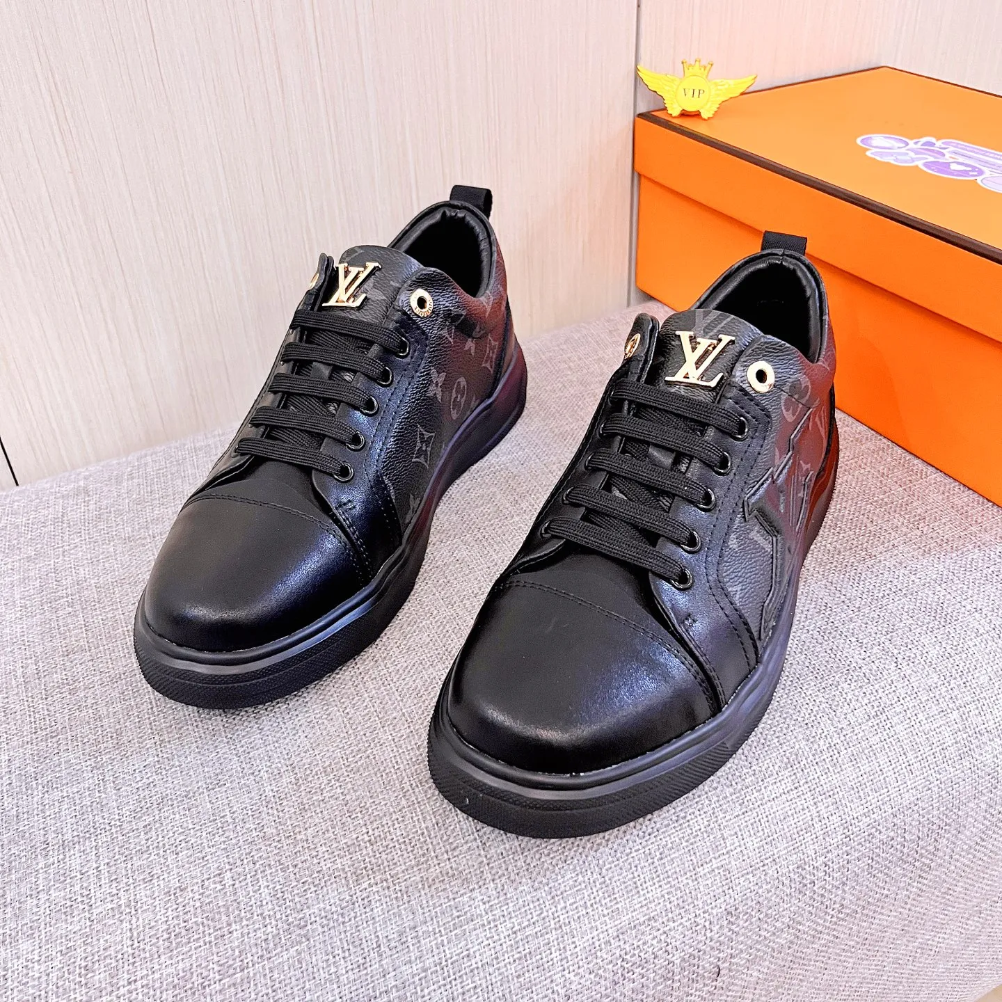 Men's Men's Shoes Men's Shoes💰 420 Men's Men's Shoes💰[LV]🔥Louis Vuitton Men's high-end brand official website 1:1 Latest masterpiece: The upper is made of Italian imported first-layer cowhide with a comfortable and breathable lining➕Original non-slip and wear-resistant outsole🔥, making walking more convenient and comfortable! An exclusive new model, a stunning work, a beautiful 1:1 replica [color] compared to the official quality! Create a fashionable personality to set off your uniqueness! A must-have for trendy men! Classic🔥Size: 38-44 Color: 🔥Multiple colors available🔥.